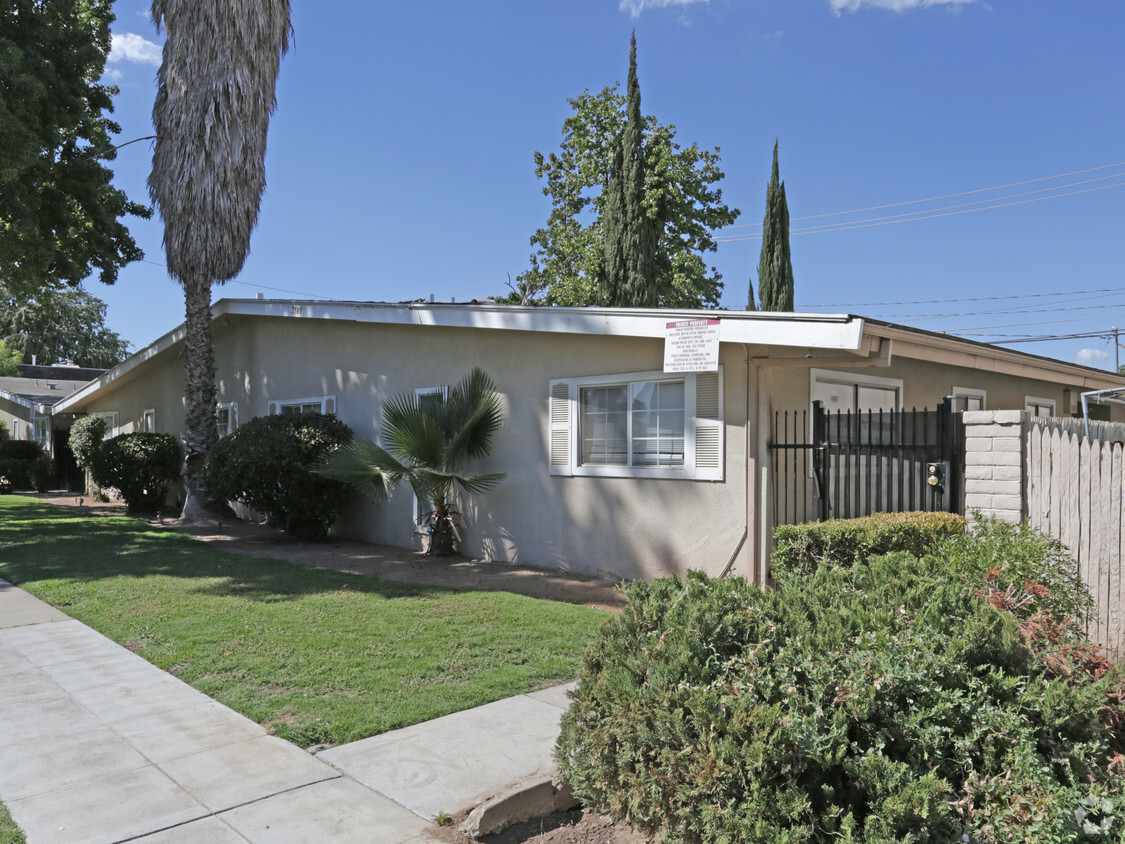 Primary Photo - 3389 E Sierra Madre Ave