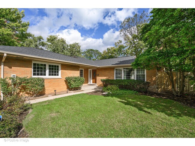 Foto del edificio - 335 Brookside Ln