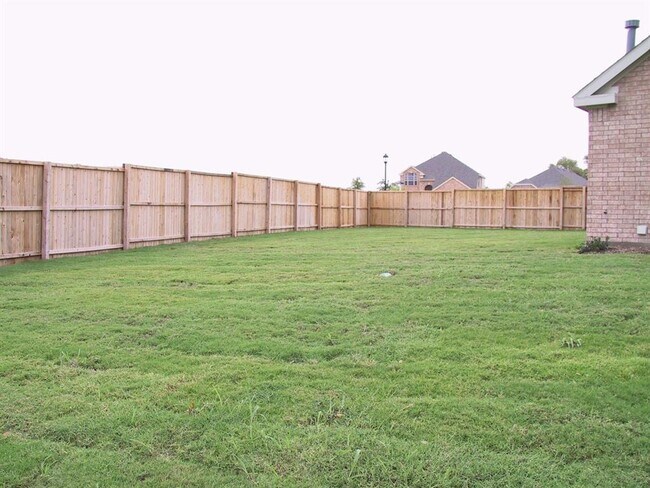 Building Photo - 2300 Trinity Ln
