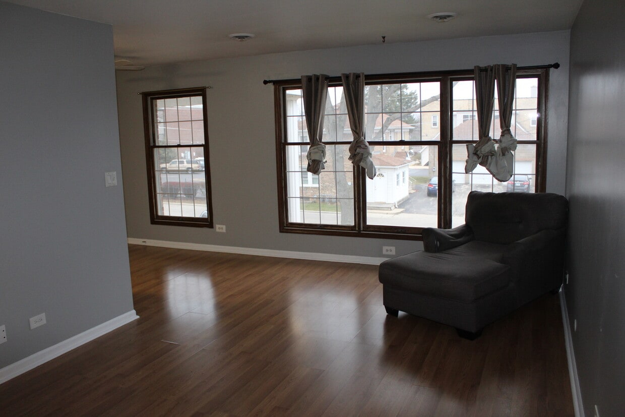 214 Pl Unit 7, Highwood, IL 60040 Condo for Rent in Highwood