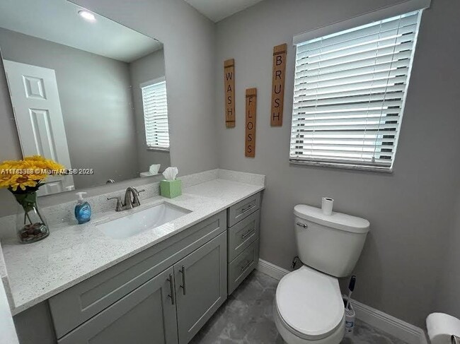 Building Photo - 2101 Bayberry Dr