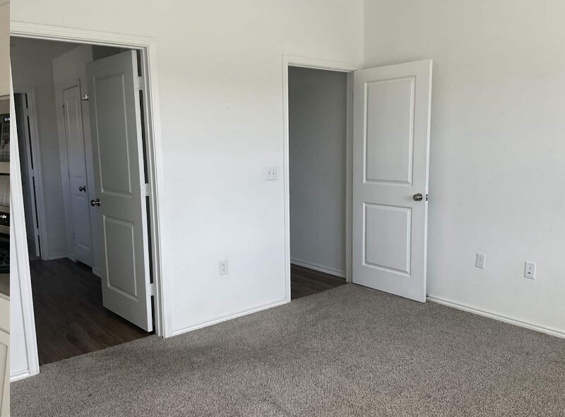 Foto principal - 10537 Steinbeck Dr