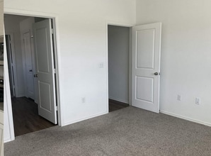 Building Photo - 10537 Steinbeck Dr