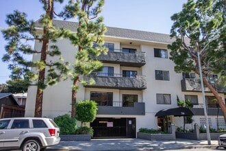 Building Photo - 700 Westmount Dr