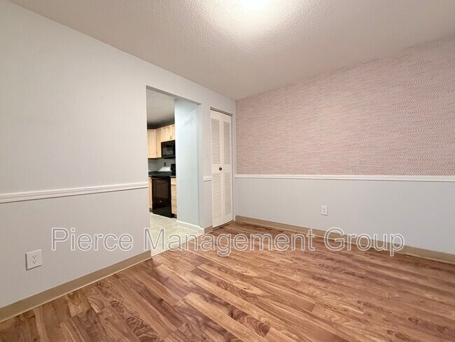 Foto del edificio - 123 English Village Rd