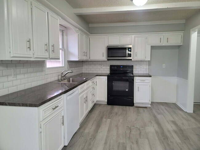 Building Photo - 621 Ridgeway Rd