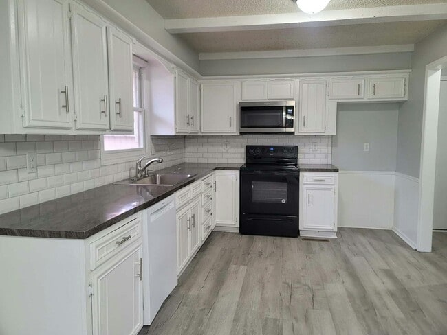 Foto del edificio - 621 Ridgeway Rd