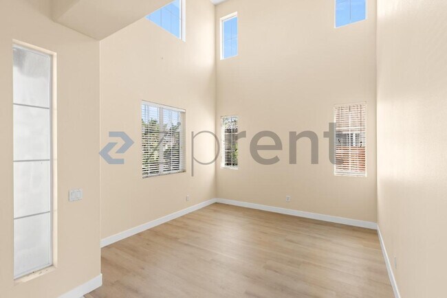 Building Photo - Unit