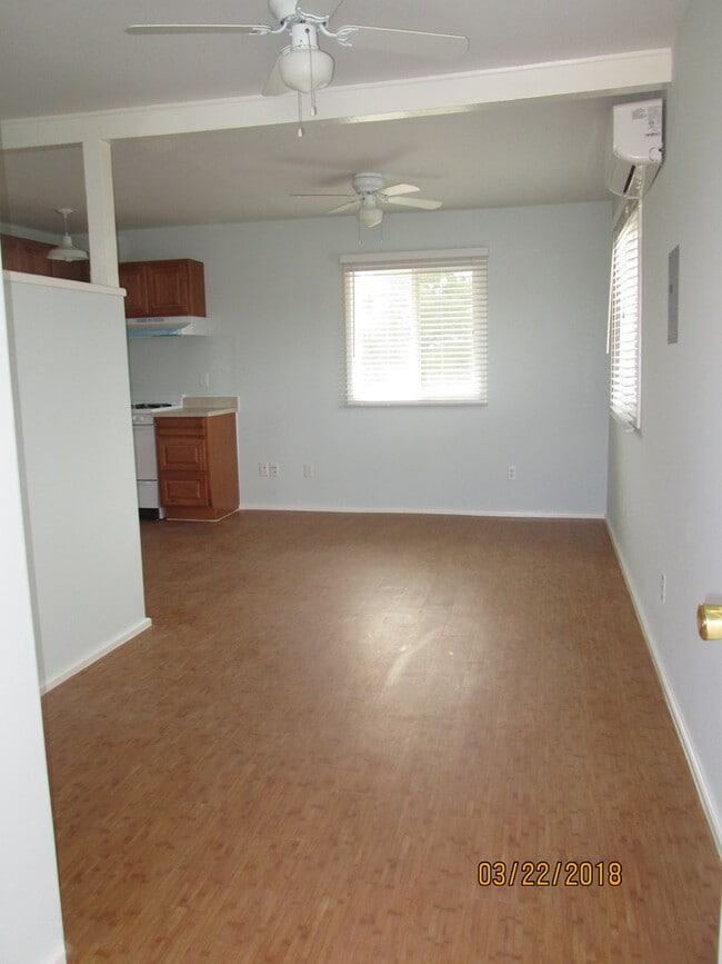Building Photo - Charming Duplex