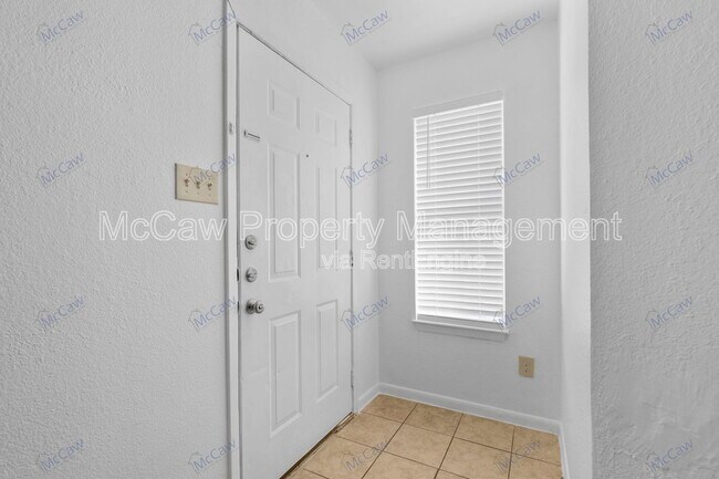 Foto del edificio - 8133 Julie Ave