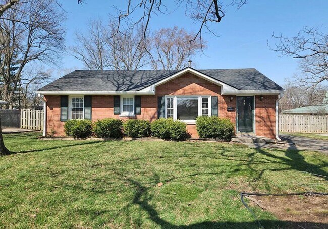 Foto del edificio - For Rent: Classic 3-Bedroom Brick Ranch in Lexington