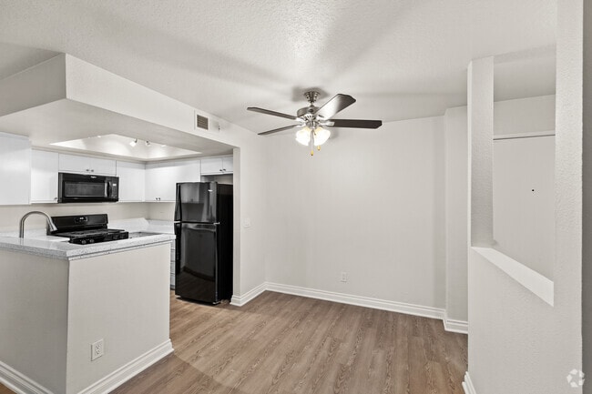 2BR, 2BA - 1,000SF - Dining Room - Fulton Gardens Apartments