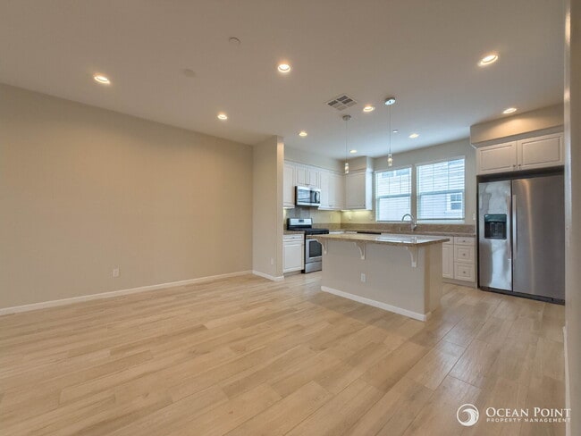 Foto del edificio - 3 Bedroom Condo for Rent in Oxnard by the ...