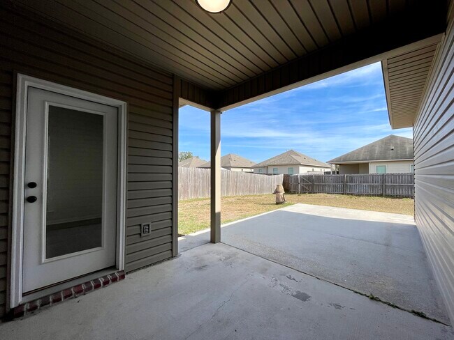 Foto del edificio - 15452 Oakstone Dr