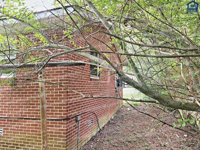 Foto del edificio - 346 W 5th St