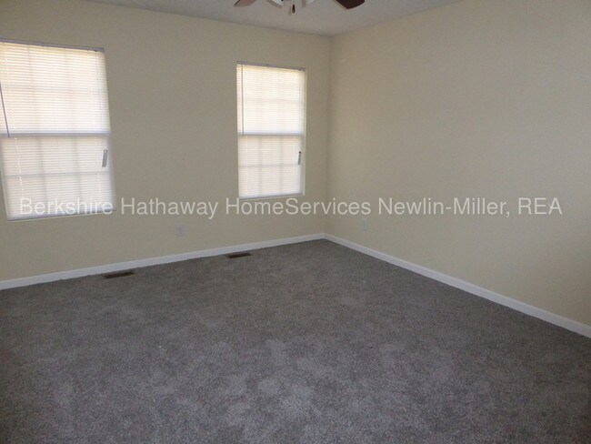 Building Photo - 3BR, 2BA on eastside near Rose Hulman