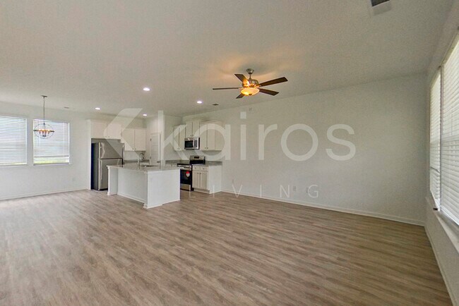 Foto del edificio - 308 Silver Maple Ln