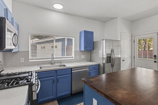 Foto del edificio - 800 Lightningbug Ln