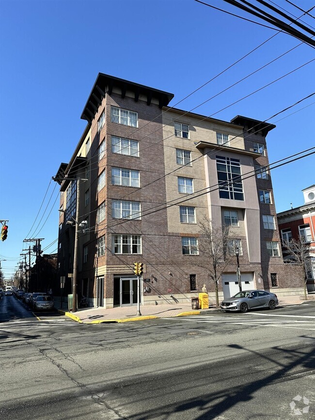 Building Photo - 4401 Park Ave