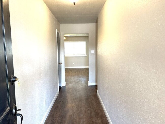 Building Photo - **BEAUTIFUL SAGEMONT HOME**