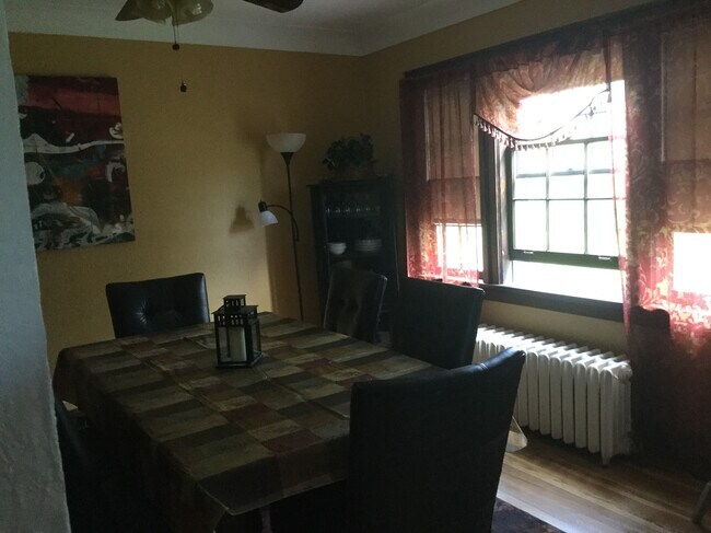 Foto del edificio - 1823 E 5th St