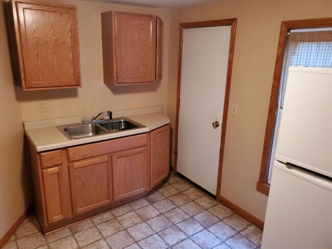 Building Photo - 417 5th Street - upper