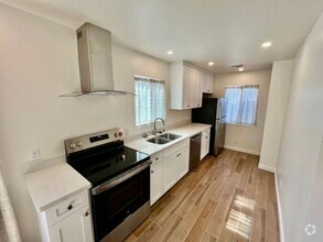 Building Photo - 2448 Bartel St
