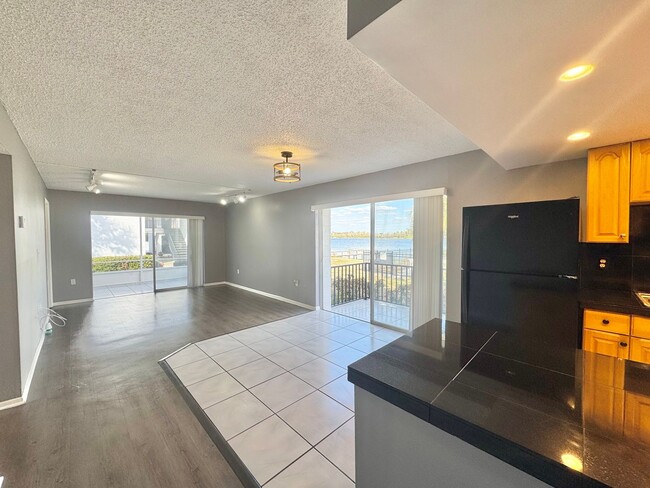 Foto del edificio - Buckeye Condo | Pool & Lake View | Ground Floor