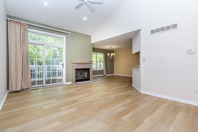 Building Photo - 1093 Fairways Blvd