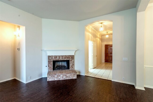 Building Photo - 2717 Dunbar Dr