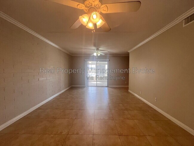 Foto del edificio - 12076 N Pebble Beach Dr