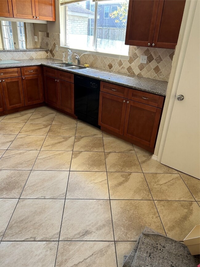 Foto del edificio - 23119 Tree Bright Ln