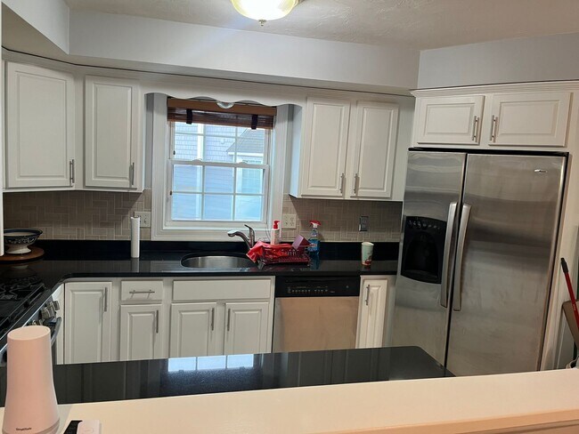 Building Photo - Executive 2 Br / 2BA Townhouse in Quincy -...