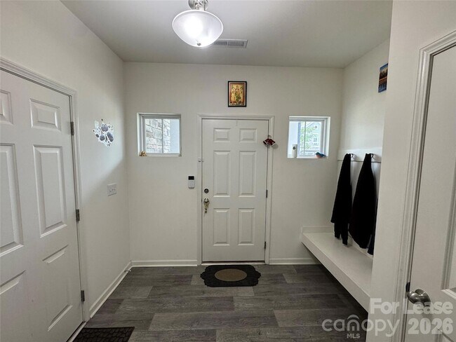 Foto del edificio - 574 Scotch Meadows Loop