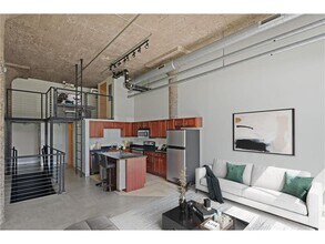 Building Photo - 521 S 7th St