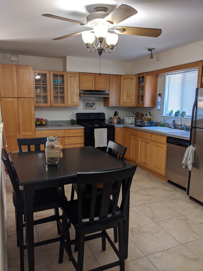Eat in Kitchen 1 - 409 Meadow Woods Ln