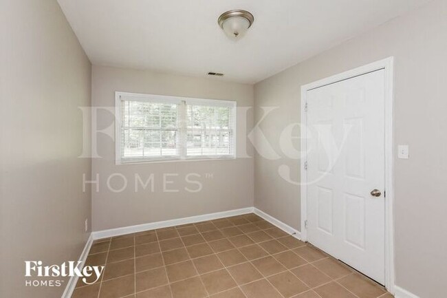 Building Photo - 2315 Briargrove Dr