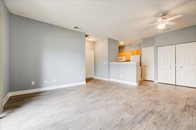 Foto del edificio - **Swimming Pool*****1 Bed 1 Bath******Cross Pointe Business Park*****LAKE VIEW AVAILABLE