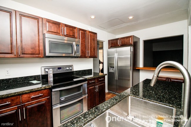 Building Photo - 2662 Meadow Glen Dr