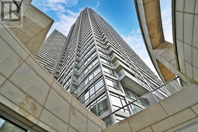 Building Photo - 2191-2191 Yonge St