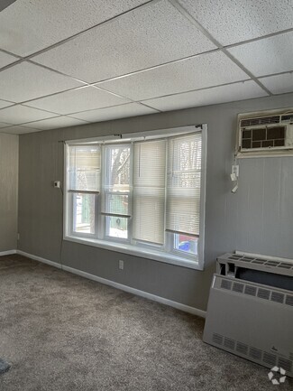 Building Photo - 906 West Ave