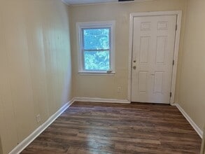 Building Photo - 44 E 6th St
