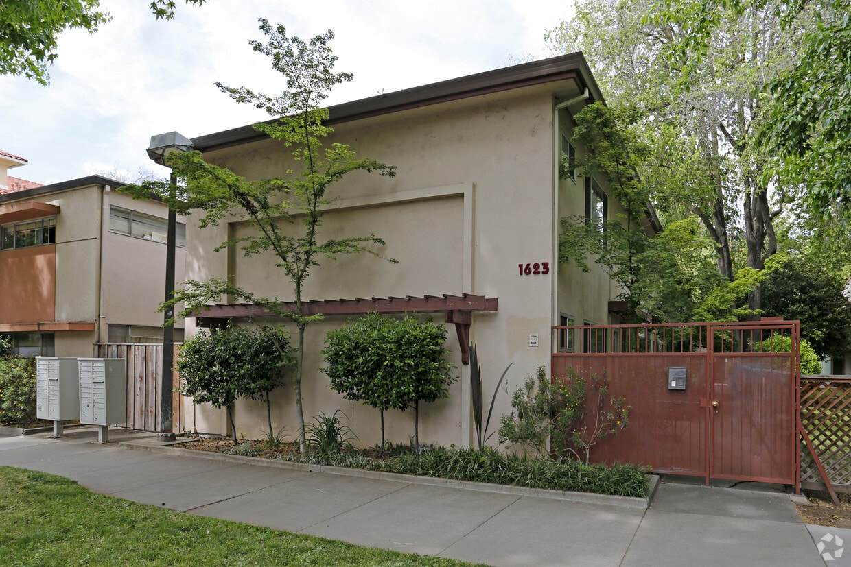 Building Photo - Lanai Apartments
