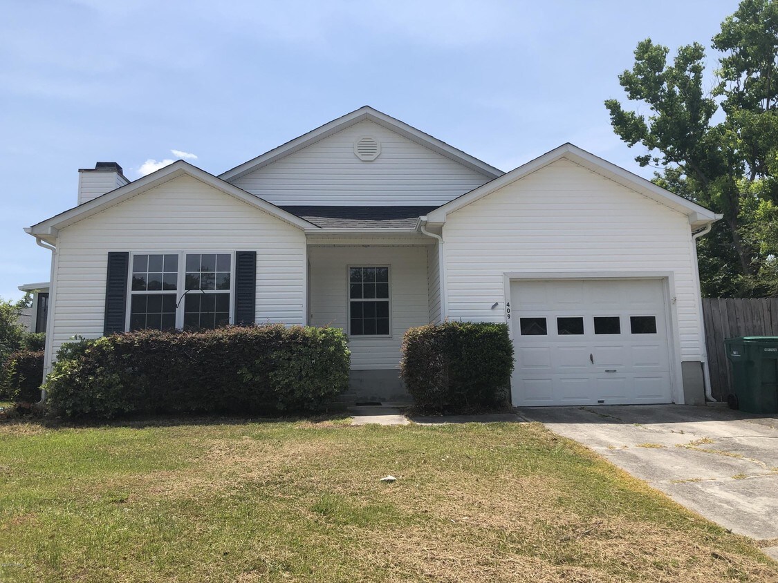 409 S Holly Ln, Swansboro, NC 28584 House Rental in Swansboro, NC