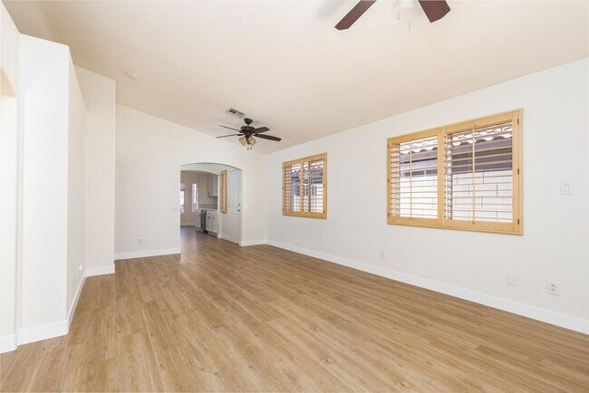 Foto del edificio - Comfort Meets Convenience in Green Valley