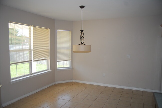 Building Photo - 17336 Meadowbrook Dr