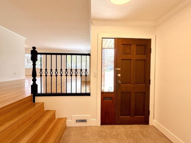 Building Photo - 15457 Poplar Dr