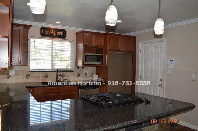 Building Photo - 1103 Meadow Oaks Dr