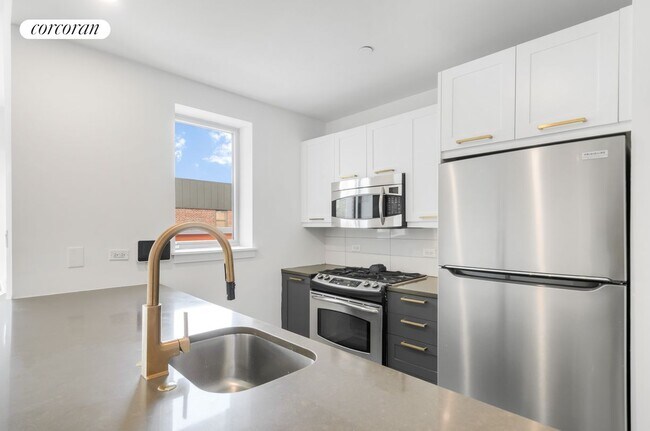 Building Photo - 460 W 236th St