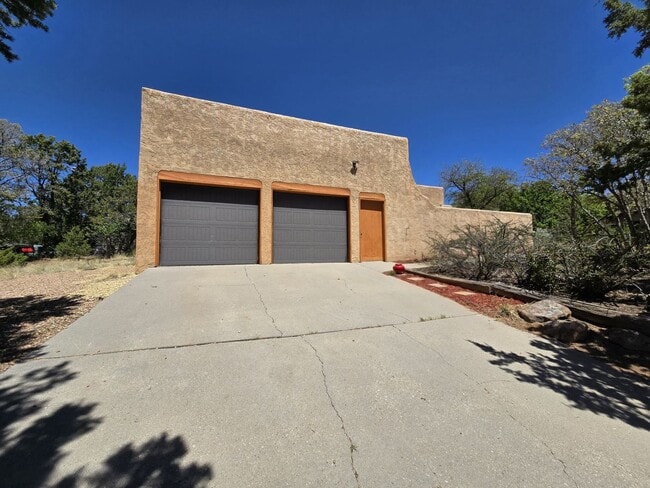 Building Photo - Turnkey Barranca Mesa Cul-de-sac Home